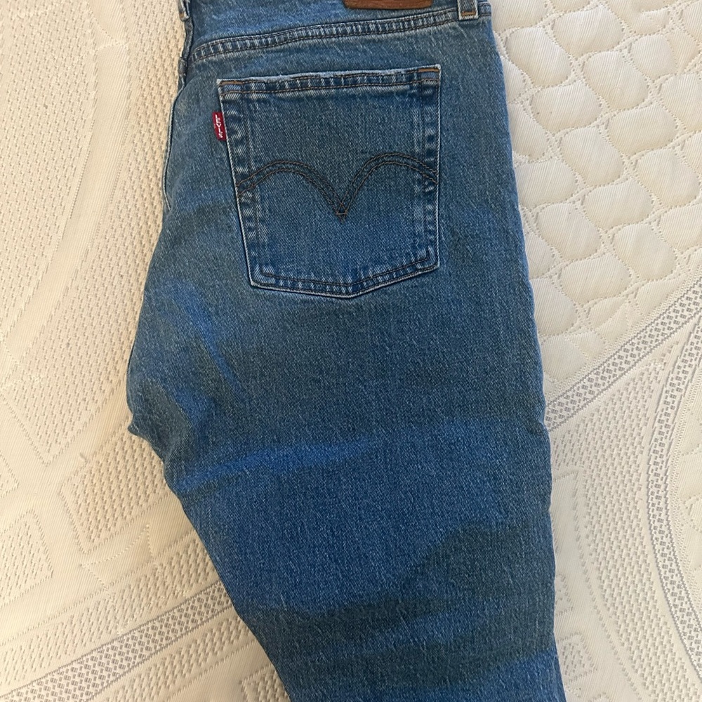 LEVI WEDGIE SIZE 31